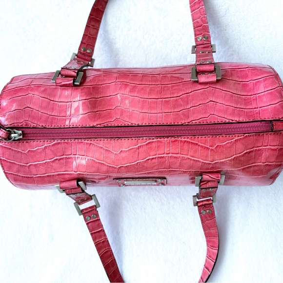 ✨Y2K VINTAGE GUESS PINK BARRL BAG PINK CROC BARREL BAG PINK GUESS SHOULDER BAG✨ - Picture 4 of 8